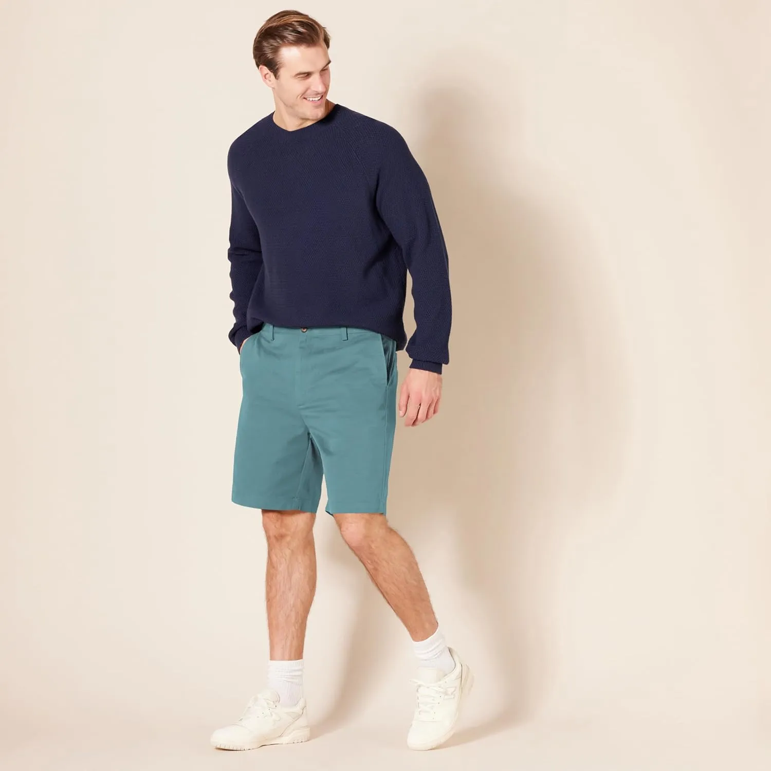 Amazon Essentials Men's Classic-Fit 9" Chino Short