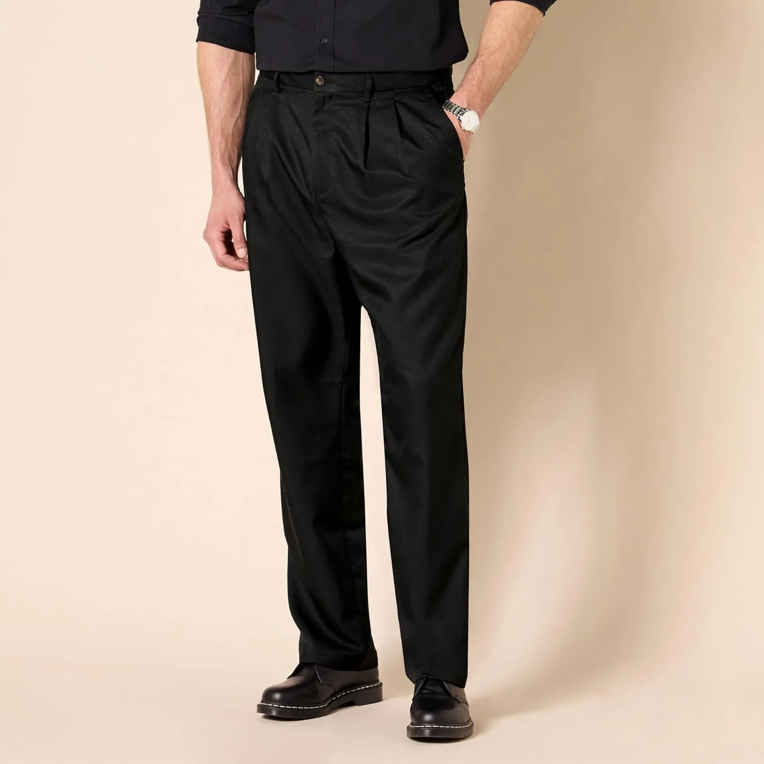 Amazon Essentials Men's Classic-Fit Expandable-Waist Pleated Dress Pant
