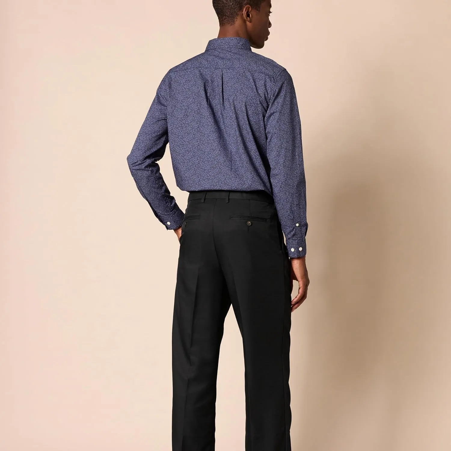 Amazon Essentials Men's Classic-Fit Expandable-Waist Pleated Dress Pant