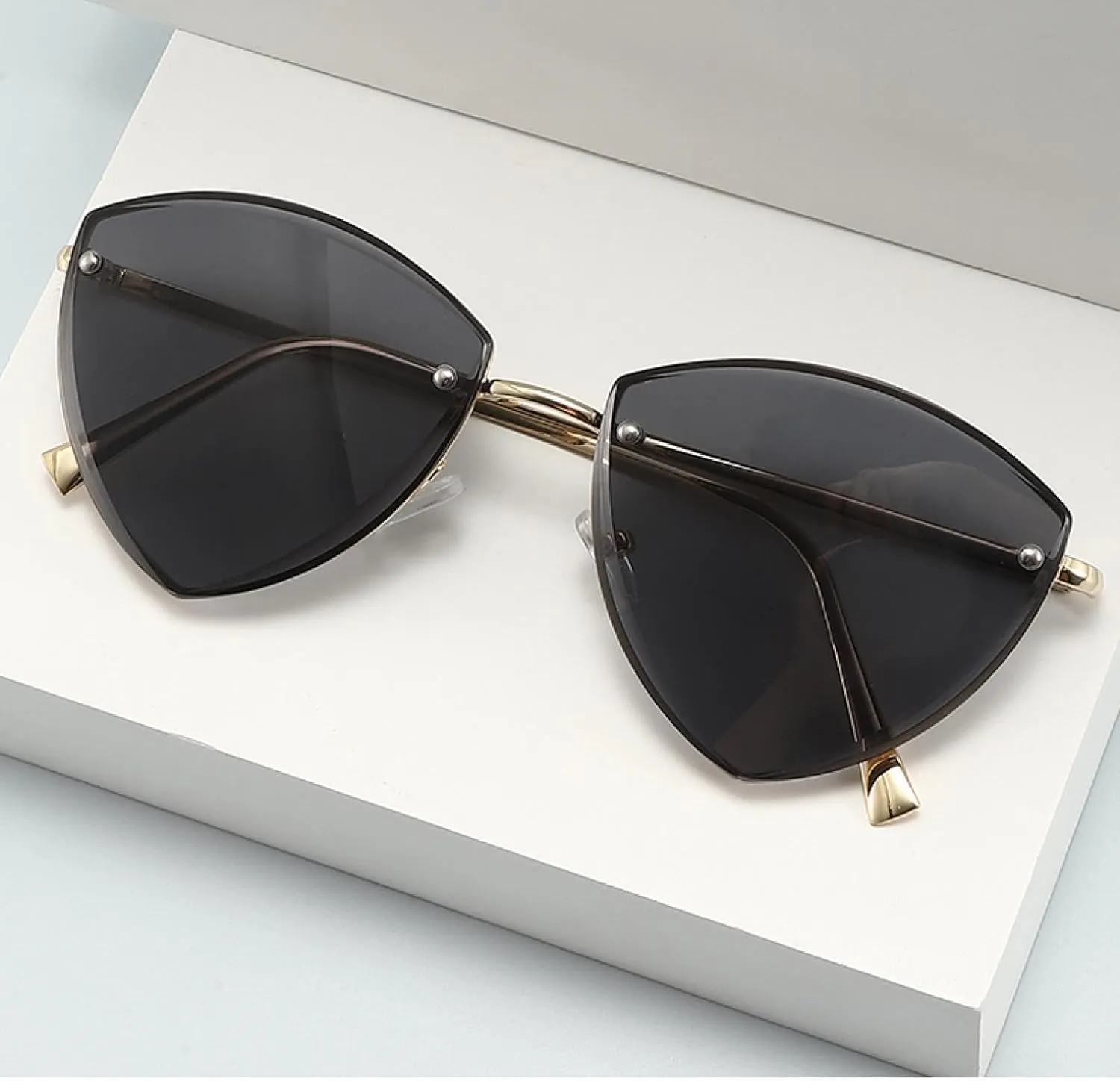 Triangular Frameless Metal Sunglasses Street Concave Sunglasses Uv-proof Fashionable Men and Women.